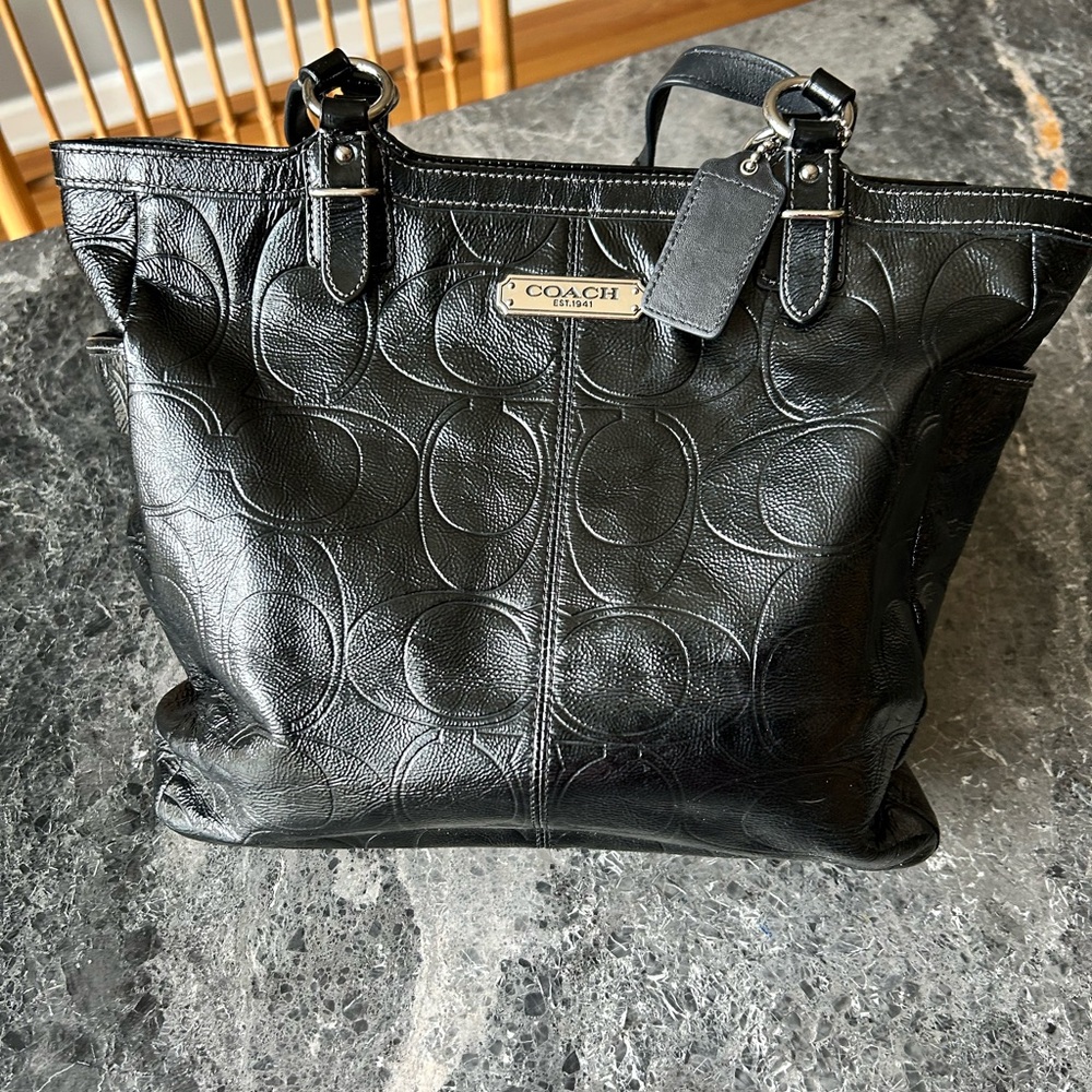 🔥Coach Black Gallery Signature Embossed Patent Leather Tote F19818